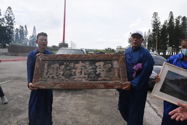 澎湖百年古匾「聖真殿」 國寶畫家送返龍門安良廟 | 華視新聞