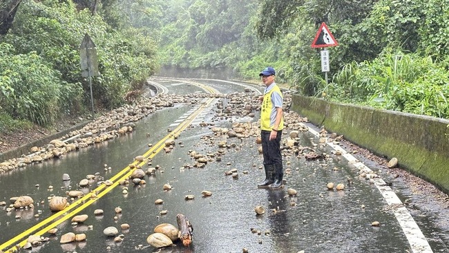 苗縣火炎山土石泥流沖刷 苑裡鎮多處受災 | 華視新聞