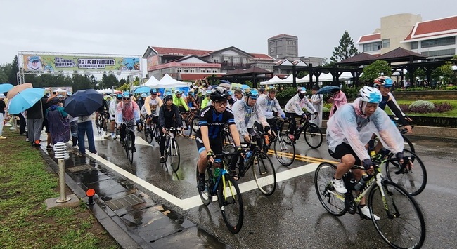 澎湖跳島101K風雨無阻 近700自行車友雨中追風 | 華視新聞