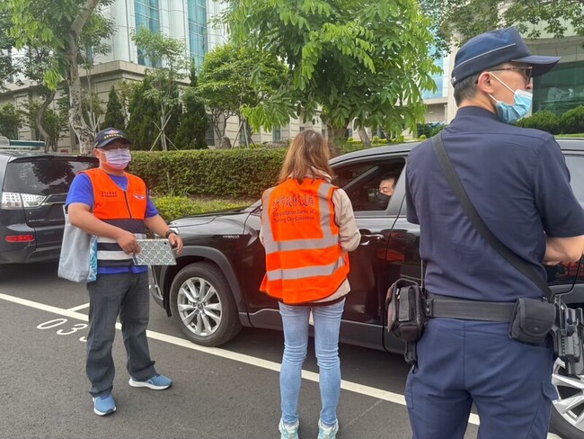 高鐵台中站白牌車亂象 中市府取締28件開罰扣照 | 華視新聞