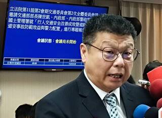 台鐵董事長加薪4成惹議 杜微：依國營事業規定