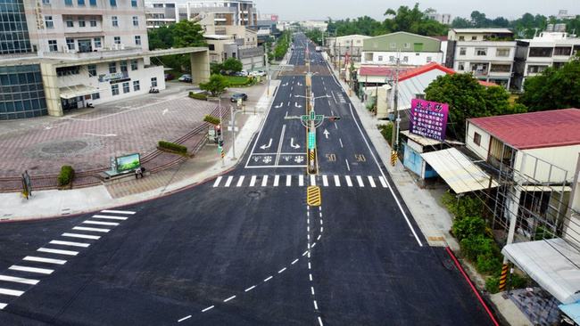 燕巢區中安路重車輾損 高市府採轉爐石強化又減碳 | 華視新聞