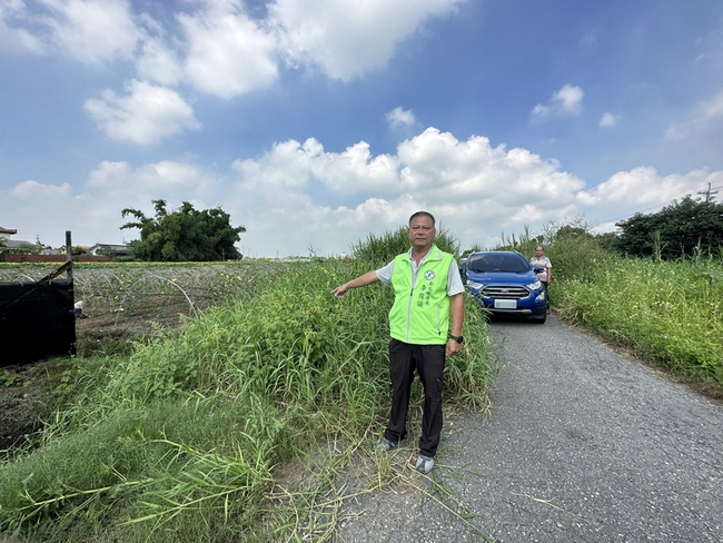 舊濁水溪堤岸路草比人高危道安 彰縣：先除北斗段 | 華視新聞