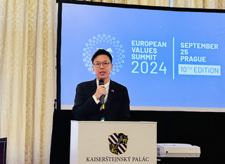 參加歐洲價值高峰會 林飛帆籲與台灣共同對抗威權