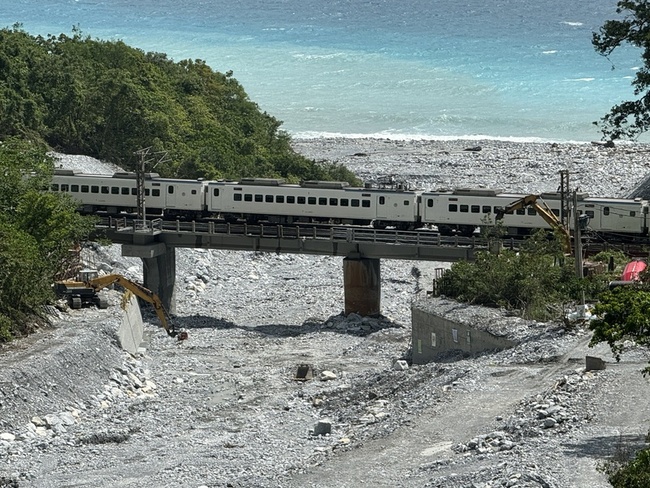 台鐵北迴線小清水溪橋改建進度超前 估12/28通車 | 華視新聞