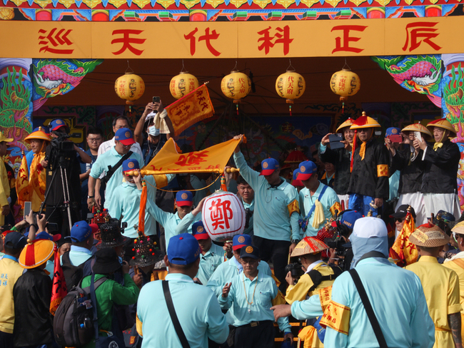 屏東東港迎王祭典請王 本科大千歲降臨賜福 | 華視新聞