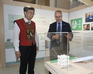 唐獎得主參觀榮耀展  讚展示生動活潑具啟發性