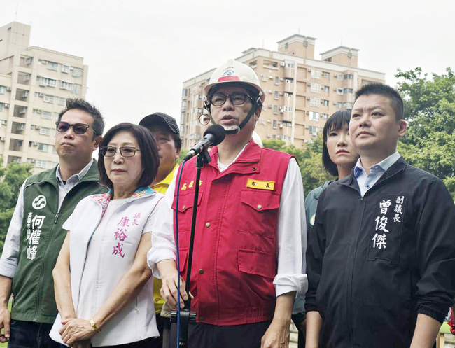 颱風山陀兒逼近 高雄市災變中心中午一級開設 | 華視新聞