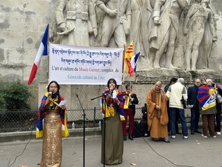 旅法藏人抗議博物館抹除西藏 成中共文化滅絕幫兇