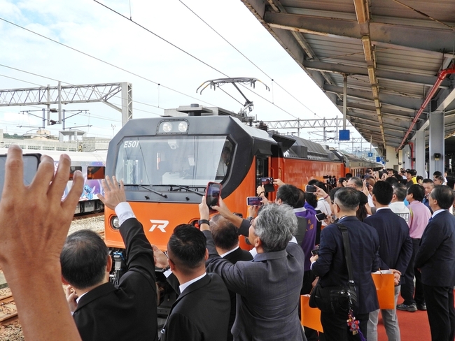 台鐵新電力機車E500啟航 動力強大助提升準點率 | 華視新聞