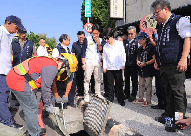 台中災害應變中心2級開設  側溝清淤逾883公里 | 華視新聞