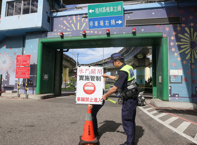 颱風山陀兒來襲 北市水門下午5時關閉 | 華視新聞