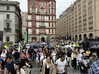 上海十一出遊人潮湧現 部分地鐵站關閉疏導遊客