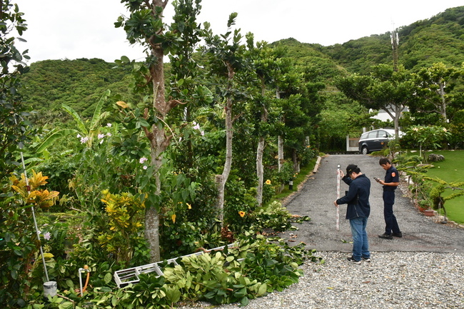 颱風天花蓮不平靜  男剪樹枝摔死、1人疑落水失聯 | 華視新聞