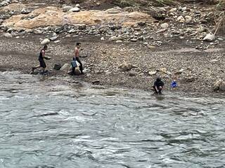颱風來襲3男子基隆河床淘金  瑞芳警勸離