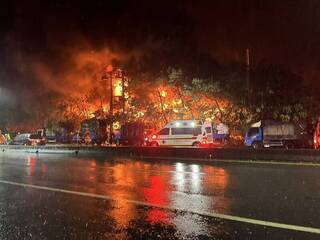 淡水資收場大火濃煙直竄天際  消防籲緊閉門窗