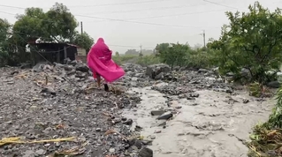 台東太麻里沙崙溪溢堤 土石恐流入街道