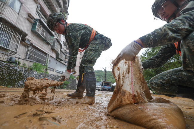 颱風山陀兒釀災  關指部官兵協助基隆瑞芳清淤 | 華視新聞