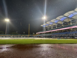 中職新莊戰雨勢不斷 延到10日補賽