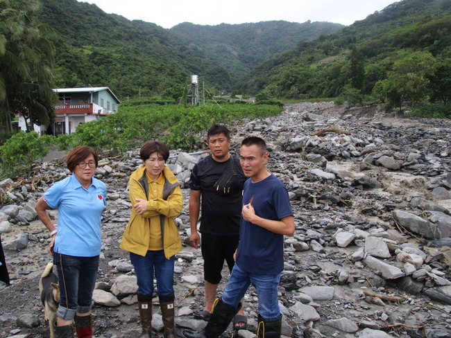 颱風重創台東南迴線 饒慶鈴勘災啟動專案救助 | 華視新聞