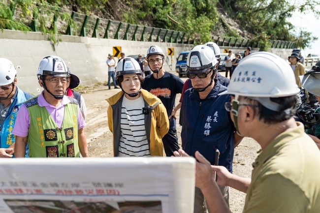 台東縣啟動專案救助金 饒慶鈴送物資進災區 | 華視新聞