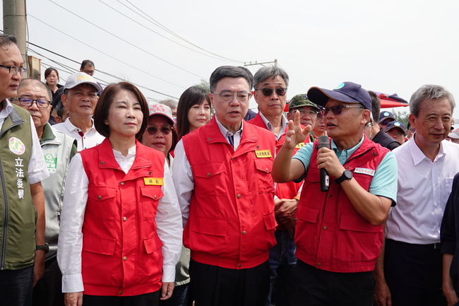 屏東下寮海堤潰堤待修復 卓榮泰：縮短完工期程 | 華視新聞