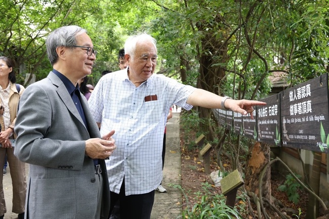 李勤岸、顏聖哲詩畫特展 台語文創意園區開展 | 華視新聞