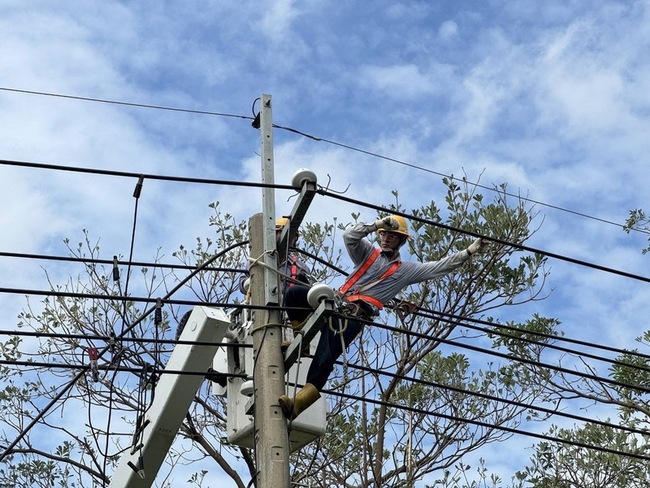 高雄一度逾20萬戶停電 台電已復電9成5 | 華視新聞