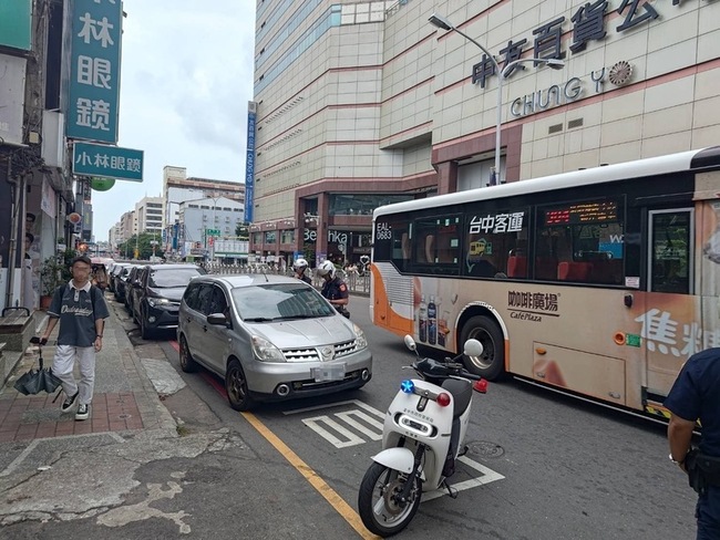 啟動公車大執法 台中警並加強停靠區違停熱點取締 | 華視新聞