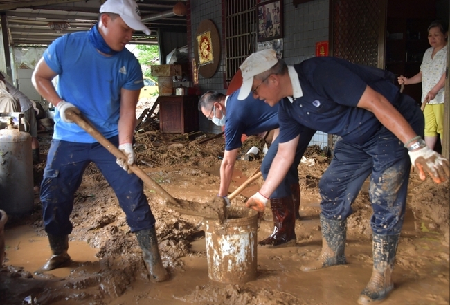 強降雨重創北海岸  慈濟志工助清掃家園 | 華視新聞