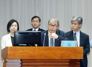 班班有鮮乳上路 立委憂存放困難、建議改兌換券