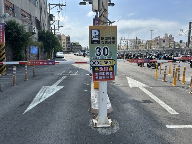 彰化火車站前停車場進場即收費  業者研議提新方案 | 華視新聞