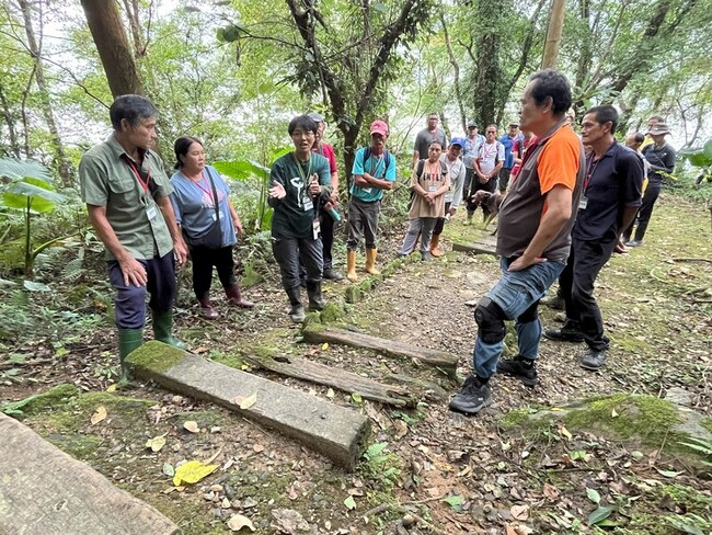 能高越嶺道東段公私協力維護  組部落工班手作步道 | 華視新聞