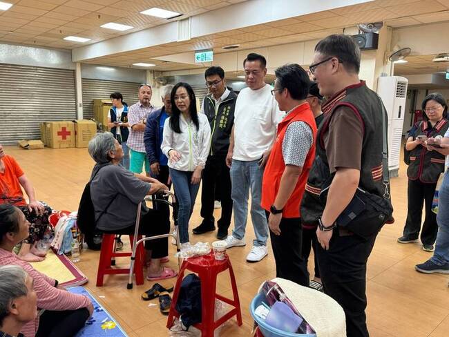 新北瑞芳降雨趨緩  阿美家園解除管制族人返家 | 華視新聞