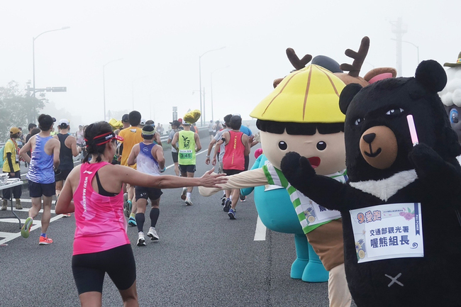 埔里山城派對馬拉松登場  跑上國道6號 | 華視新聞