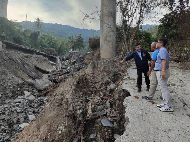 南迴鐵公路橋墩掏空 莊瑞雄勘災台鐵將辦緊急採購 | 華視新聞