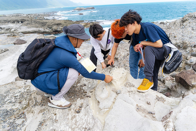 文大攜日本琉球大學赴台東 野外實地考察地質構造 | 華視新聞