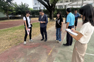 台南永信國小籃球場老舊 陳亭妃爭取經費改善