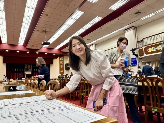 首次接受立法院備詢 賈永婕：自然心態面對、不緊張 | 華視新聞