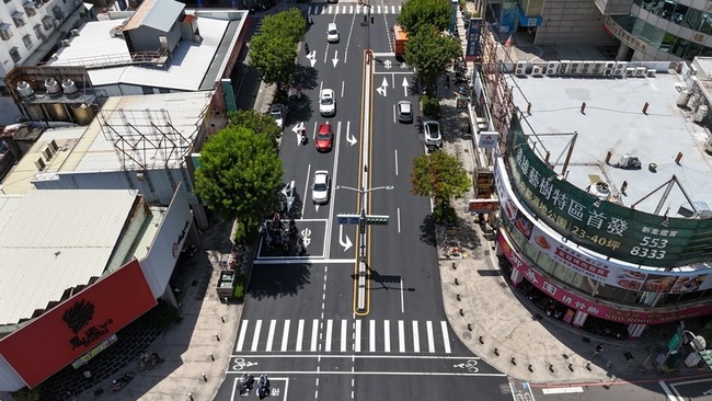 高市明誠路車潮增多  5路口增設左轉道 | 華視新聞