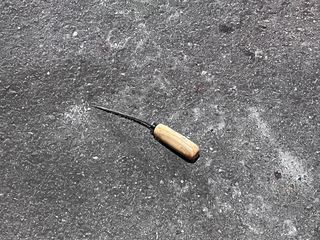 彰化男騎車被陌生人攔下  遭木柄針錐刺傷左眼