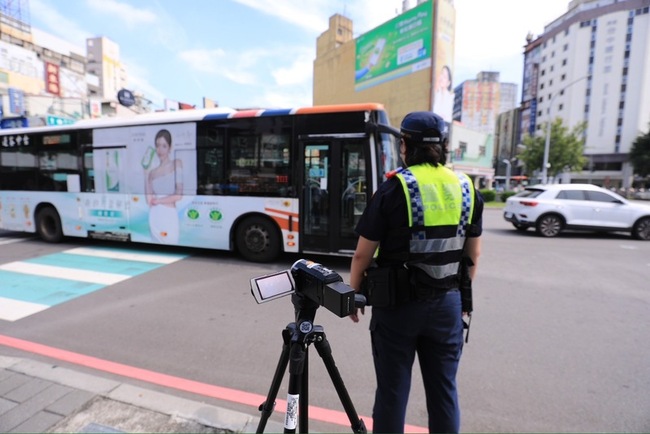 「勿發公車違規新聞」挨轟  盧秀燕不認同警局作法 | 華視新聞