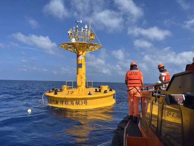 小琉球發現中國氣象浮標 海巡派遣雲林艦勘查 | 華視新聞