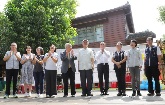 首屆嘉義文學季民雄開幕 展出渡也創作詩文 | 華視新聞