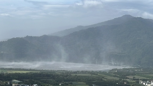 東北季風增強台東掀起風飛沙  市區灰濛濛 | 華視新聞