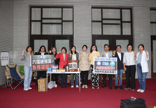 綠委議場前排隊 傅崐萁：行政權獨霸毀滅國會