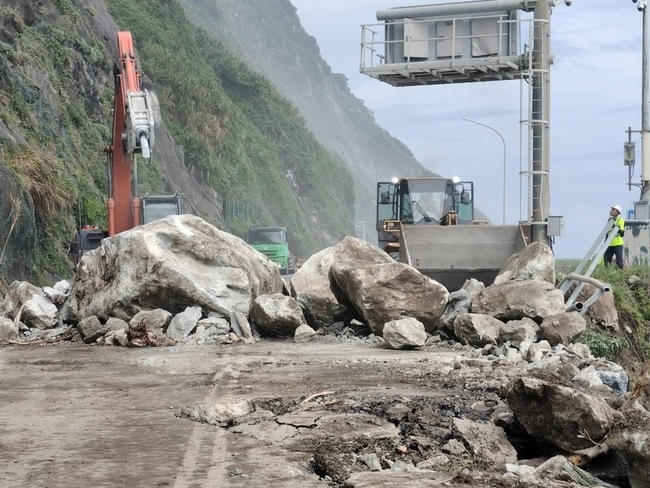 舊蘇花公路和中段落石  預計下午5時恢復放行 | 華視新聞