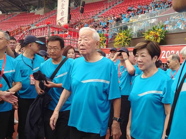 張忠謀出席台積電運動會 蔡力行等前主管紛參加 | 華視新聞