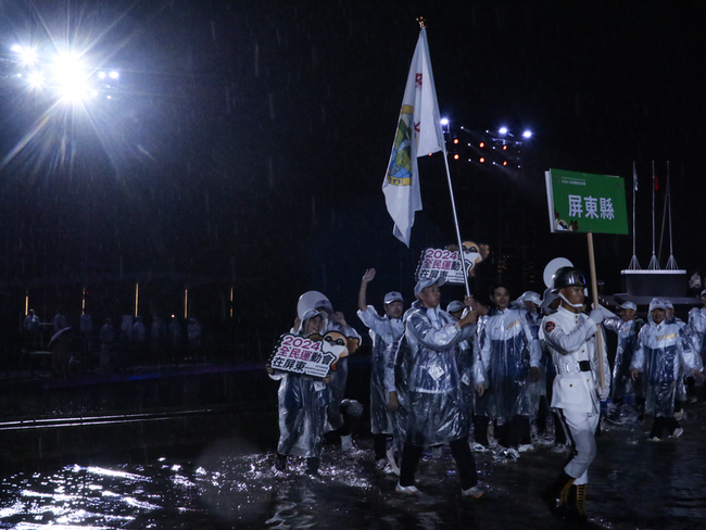 全民運雨中開幕惹民怨 周春米發文道「歹勢」 | 華視新聞