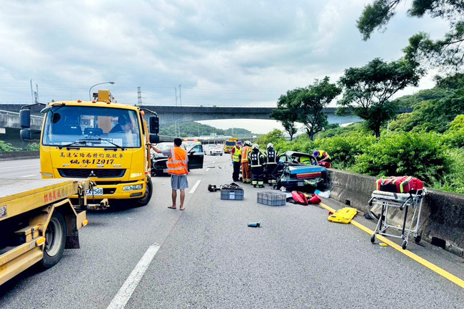 國道1號林口路段車禍  男駕駛送醫不治肇因待釐清 | 華視新聞